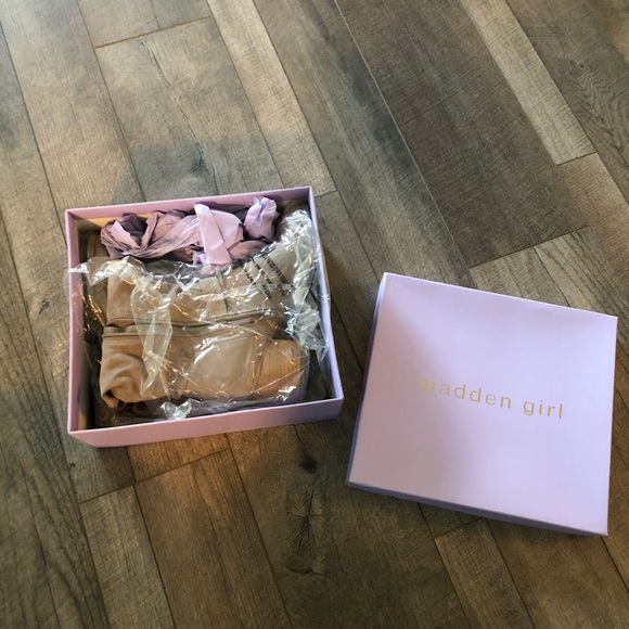 NEW in box Above knee taupe boots - Picture 4 of 9